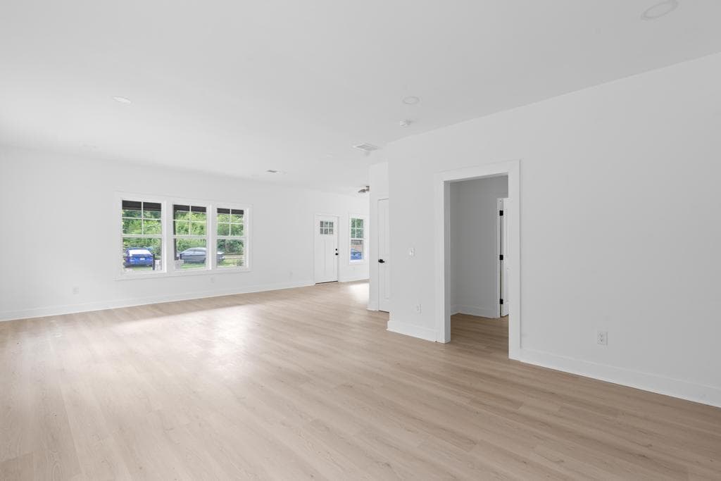 4 bedroom, 3 bathroom, 3,984 sq ft single family residence under contract at 1046 Mayson Turner Road, Atlanta, GA 30314 — photo 9