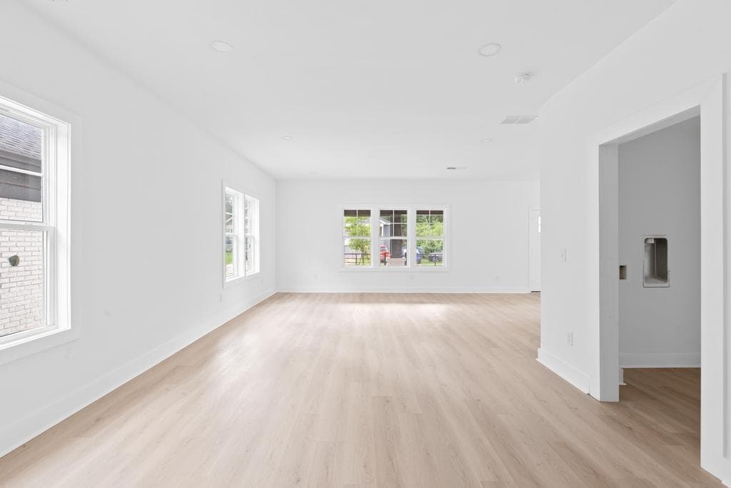 4 bedroom, 3 bathroom, 3,984 sq ft single family residence under contract at 1046 Mayson Turner Road, Atlanta, GA 30314 — photo 10