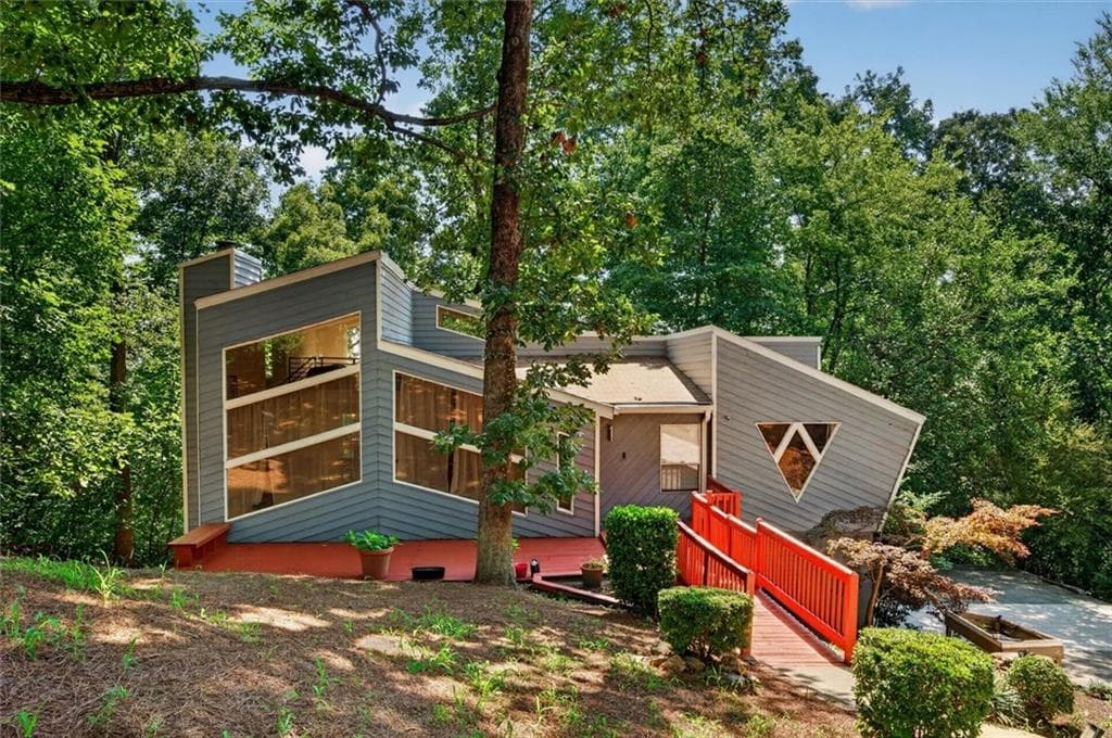 3 bedroom, 3 bathroom, 2,567 sq ft single family residence for sale at 1981 Kinridge Road, Marietta, GA 30062