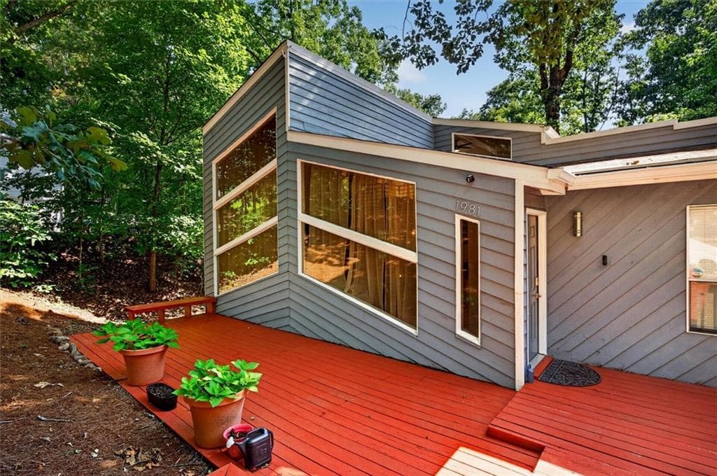 3 bedroom, 3 bathroom, 2,567 sq ft single family residence for sale at 1981 Kinridge Road, Marietta, GA 30062 — photo 2