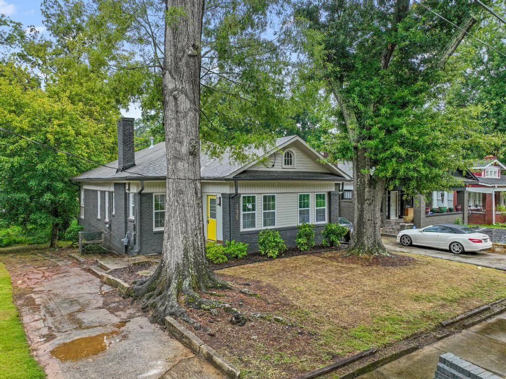 3 bedroom, 2 bathroom, 1,448 sq ft single family residence under contract at 1670 S Gordon Street, Atlanta, GA 30310 — photo 3