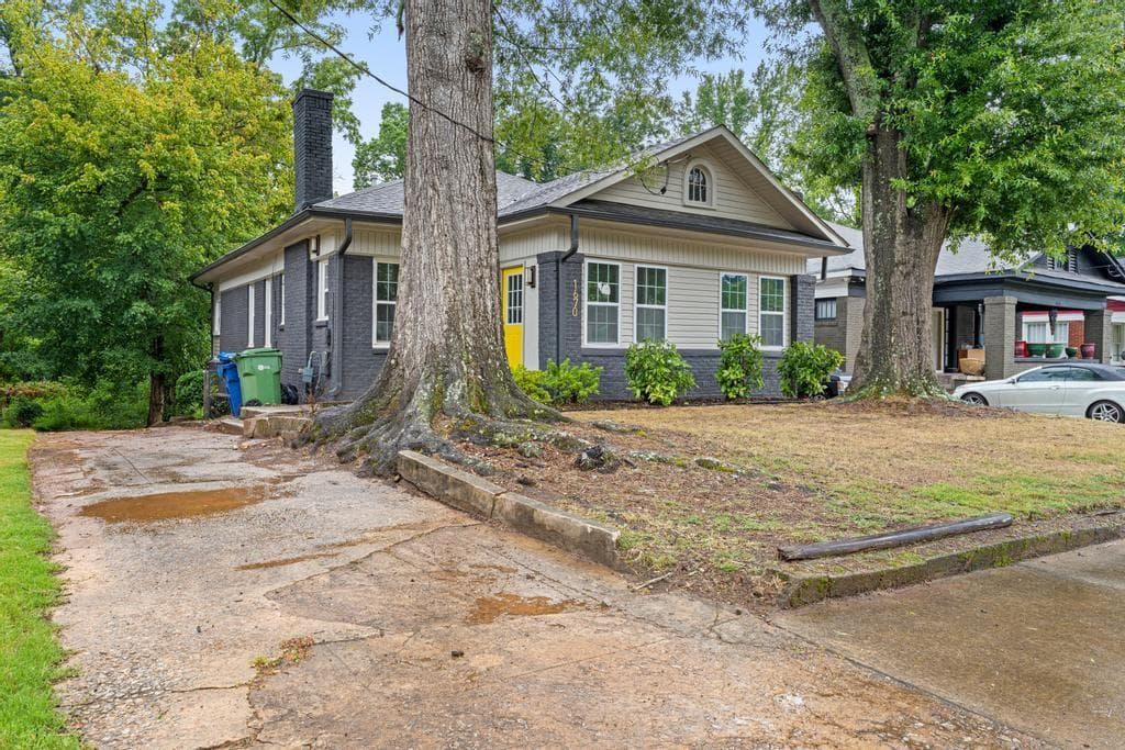 3 bedroom, 2 bathroom, 1,448 sq ft single family residence under contract at 1670 S Gordon Street, Atlanta, GA 30310 — photo 4