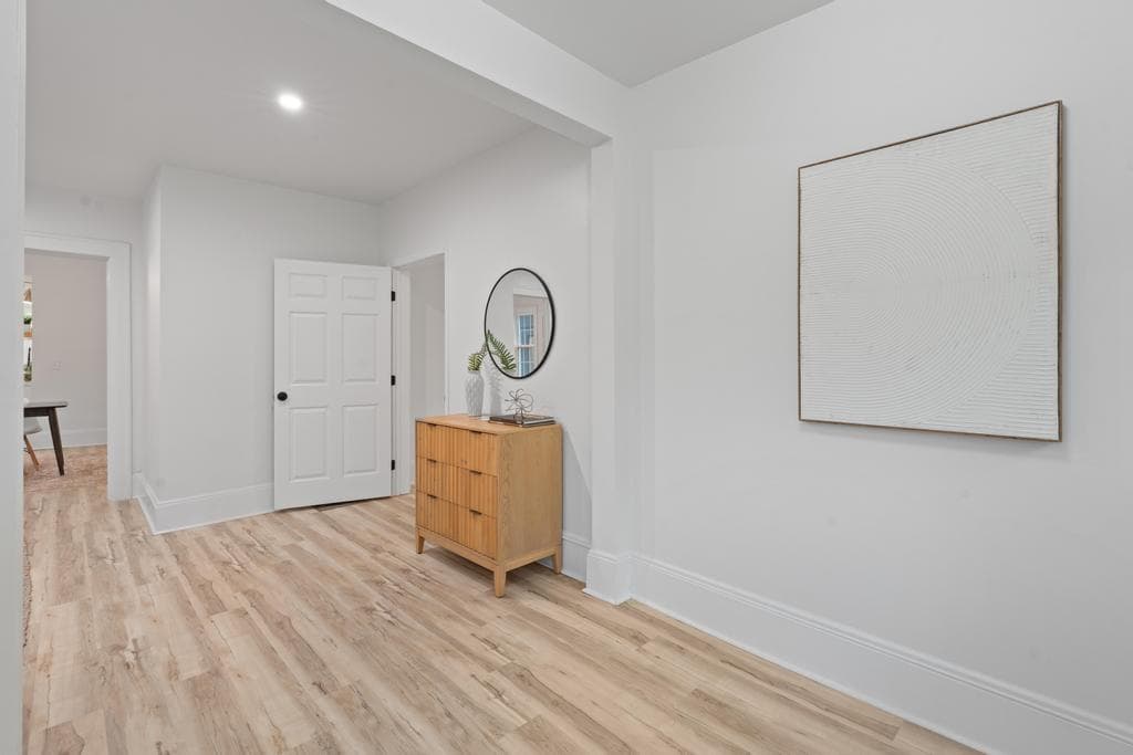 3 bedroom, 2 bathroom, 1,448 sq ft single family residence under contract at 1670 S Gordon Street, Atlanta, GA 30310 — photo 6