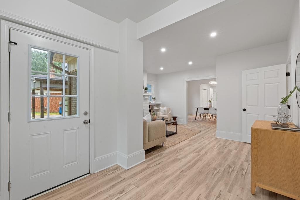 3 bedroom, 2 bathroom, 1,448 sq ft single family residence under contract at 1670 S Gordon Street, Atlanta, GA 30310 — photo 7