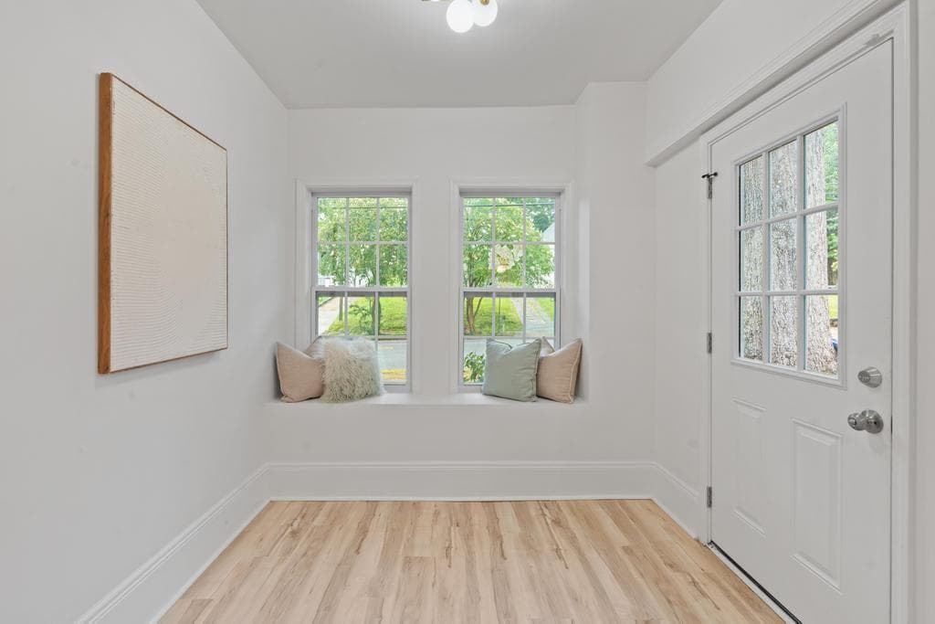 3 bedroom, 2 bathroom, 1,448 sq ft single family residence under contract at 1670 S Gordon Street, Atlanta, GA 30310 — photo 8