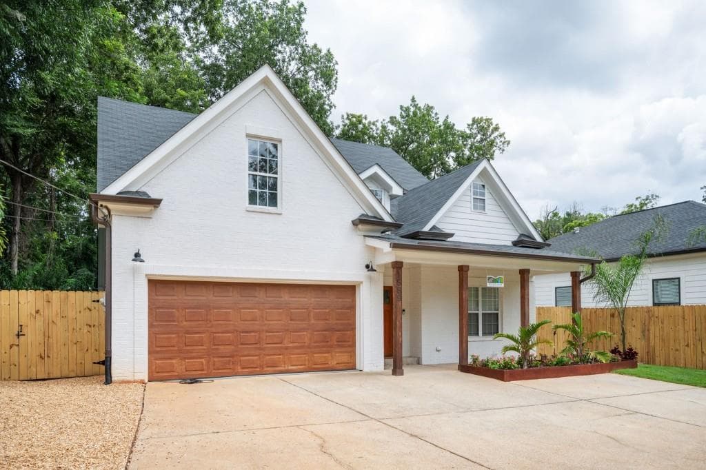 6 bedroom, 4 bathroom, 3,960 sq ft single family residence under contract at 1589 Mims Street, Atlanta, GA 30314 — photo 2
