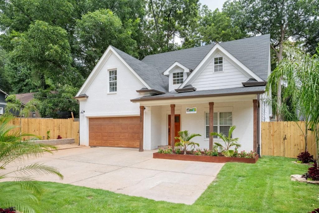 6 bedroom, 4 bathroom, 3,960 sq ft single family residence under contract at 1589 Mims Street, Atlanta, GA 30314 — photo 3