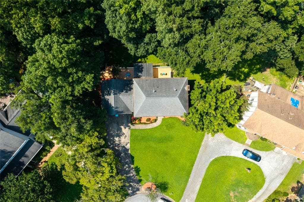 4 bedroom, 3 bathroom, 3,860 sq ft single family residence for sale at 5497 Georgetown Trace, Lilburn, GA 30047 — photo 2