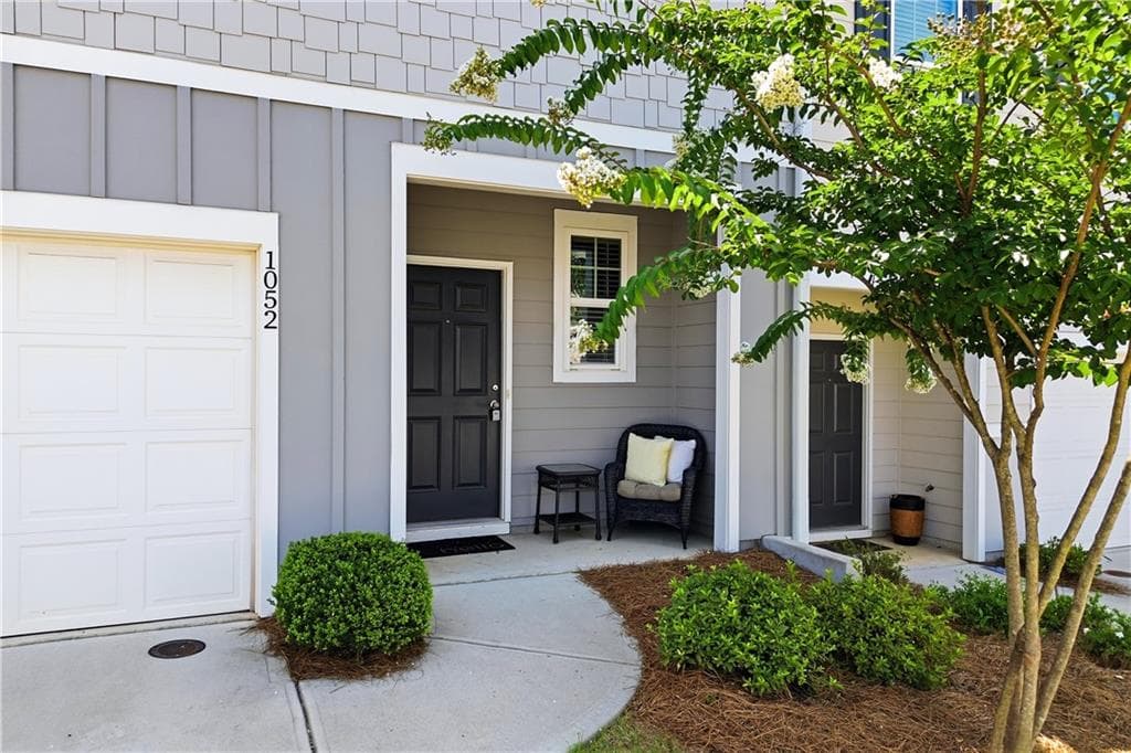 2 bedroom, 3 bathroom, 1,420 sq ft townhouse for sale at 1052 Paddington Drive, Cartersville, GA 30120 — photo 2