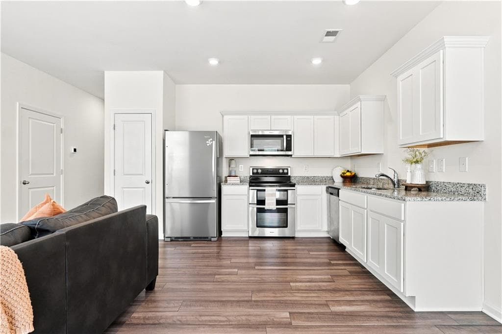 2 bedroom, 3 bathroom, 1,420 sq ft townhouse for sale at 1052 Paddington Drive, Cartersville, GA 30120 — photo 4