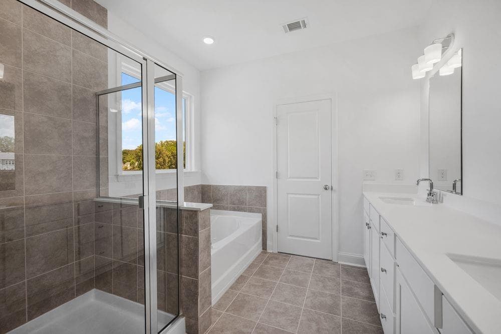 5 bedroom, 5 bathroom, 3,193 sq ft single family residence for sale at 8820 Avonbrook Close, Ball Ground, GA 30107 — photo 4