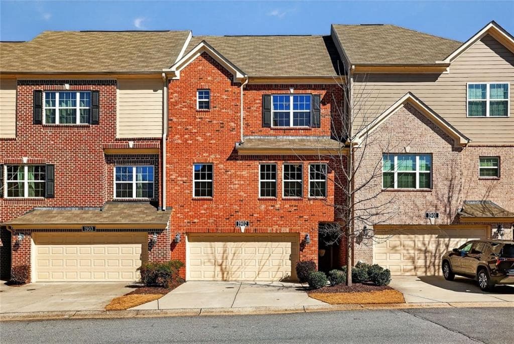 3 bedroom, 4 bathroom, 2,109 sq ft townhouse for sale at 1902 Glen Ivy 19, Marietta, GA 30062 — photo 1 of 32