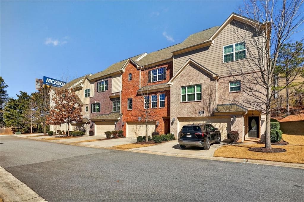 3 bedroom, 4 bathroom, 2,109 sq ft townhouse for sale at 1902 Glen Ivy 19, Marietta, GA 30062 — photo 2