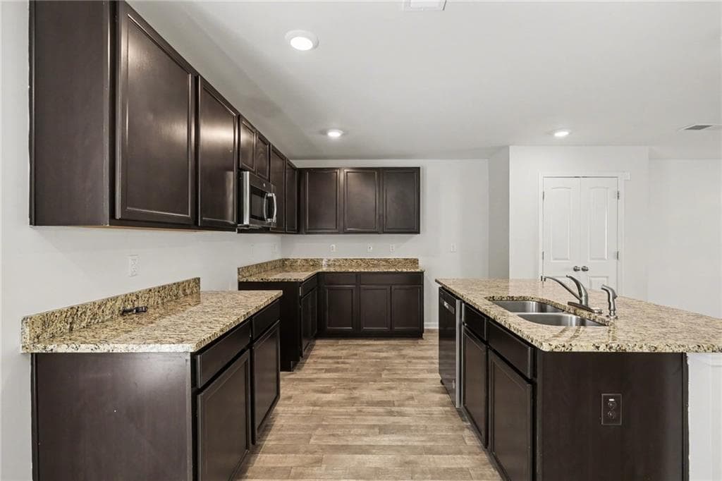 4 bedroom, 3 bathroom, 2,278 sq ft single family residence for sale at 6506 Beaver Creek Trail, Atlanta, GA 30349 — photo 5