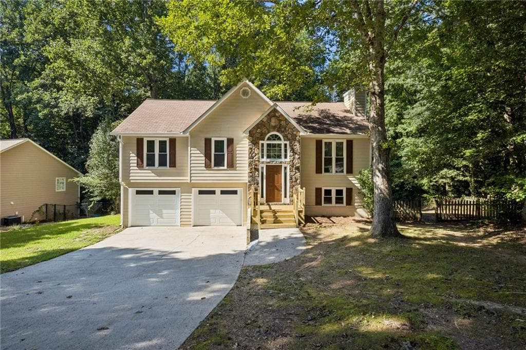 4 bedroom, 3 bathroom, 2,002 sq ft single family residence for sale at 7060 Old Post Court, Cumming, GA 30028 — photo 6
