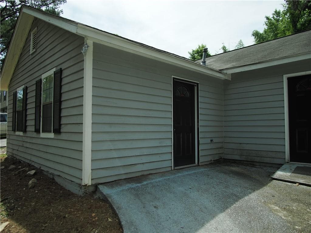 3 bedroom, 2 bathroom, 1,494 sq ft single family residence under contract at 5139 Galbraith Circle, Stone Mountain, GA 30088 — photo 2