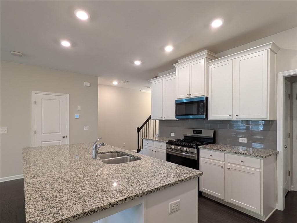 3 bedroom, 3 bathroom, 2,109 sq ft townhouse for sale at 660 Mason Grove Parkway, Lawrenceville, GA 30043 — photo 6