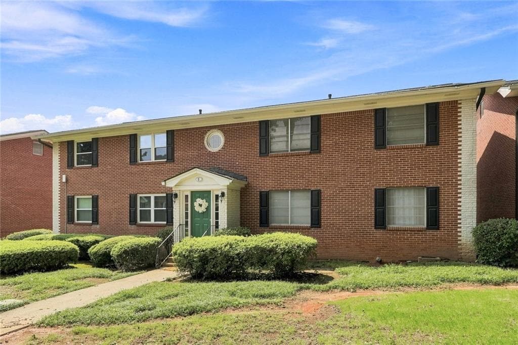 2 bedroom, 2 bathroom, 918 sq ft townhouse for sale at 4282 Roswell Road E2, Atlanta, GA 30342 — photo 3