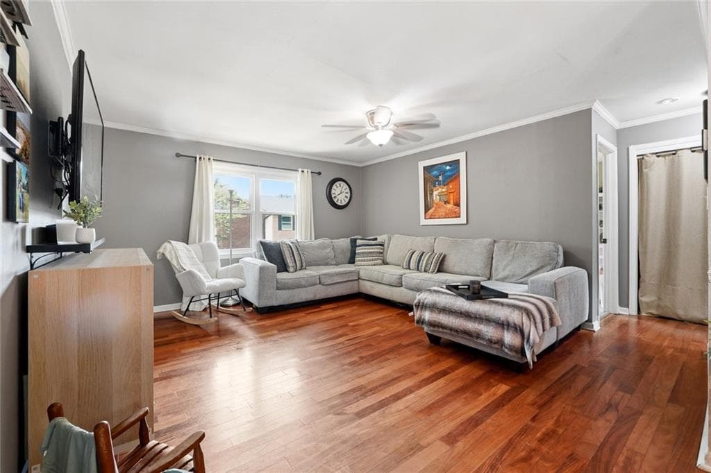 2 bedroom, 2 bathroom, 918 sq ft townhouse for sale at 4282 Roswell Road E2, Atlanta, GA 30342 — photo 6