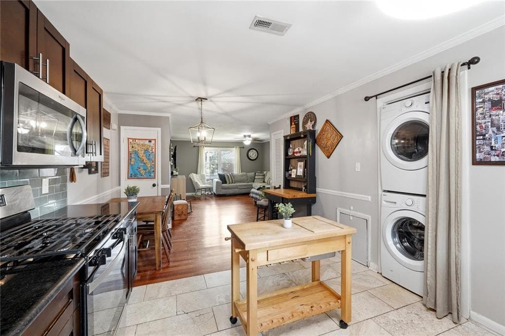 2 bedroom, 2 bathroom, 918 sq ft townhouse for sale at 4282 Roswell Road E2, Atlanta, GA 30342 — photo 9