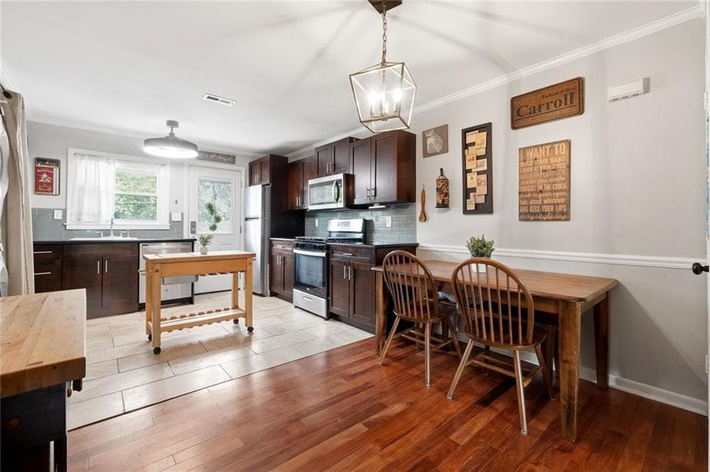2 bedroom, 2 bathroom, 918 sq ft townhouse for sale at 4282 Roswell Road E2, Atlanta, GA 30342 — photo 10