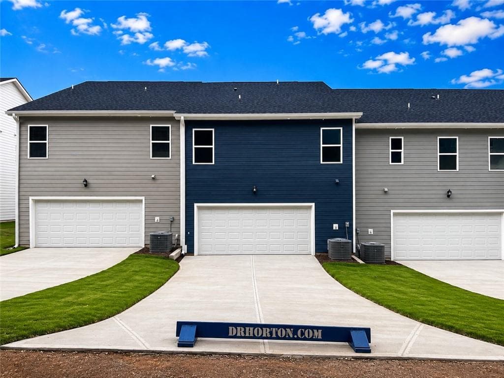 3 bedroom, 3 bathroom, 1,812 sq ft townhouse for sale at 337 Tate Street, Monroe, GA 30655 — photo 2