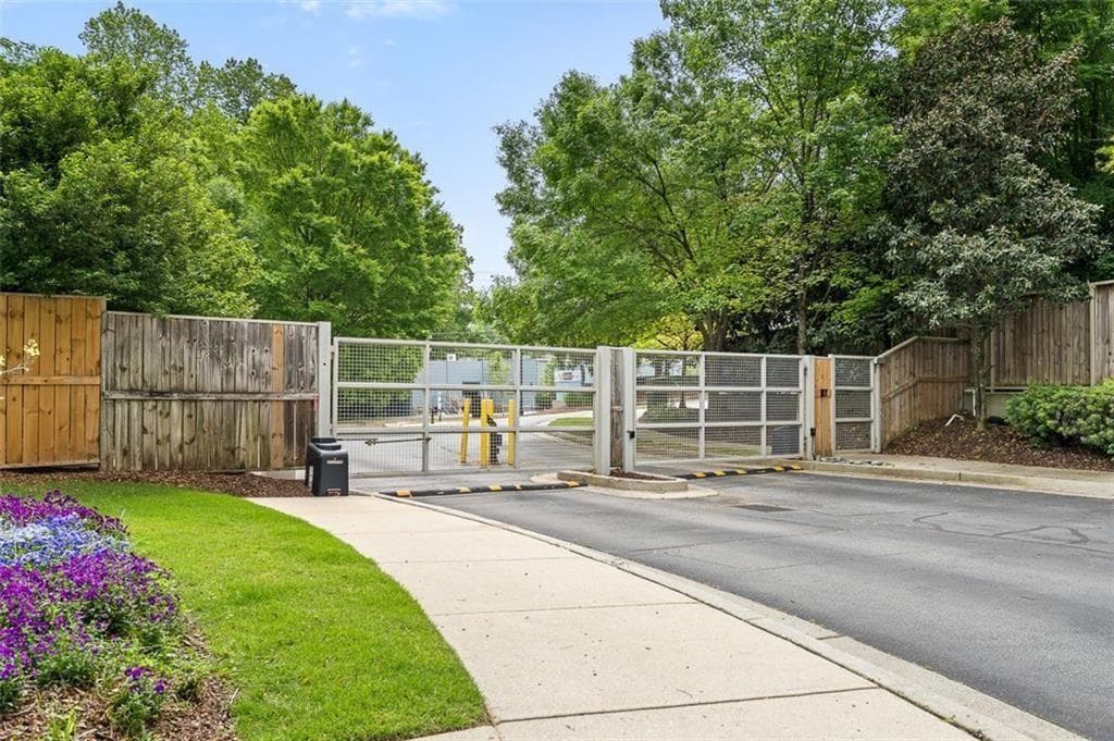 2 bedroom, 3 bathroom, 1,984 sq ft townhouse for rent at 1380 Stirling Circle 26, Atlanta, GA 30318 for $3,500 a month — photo 7