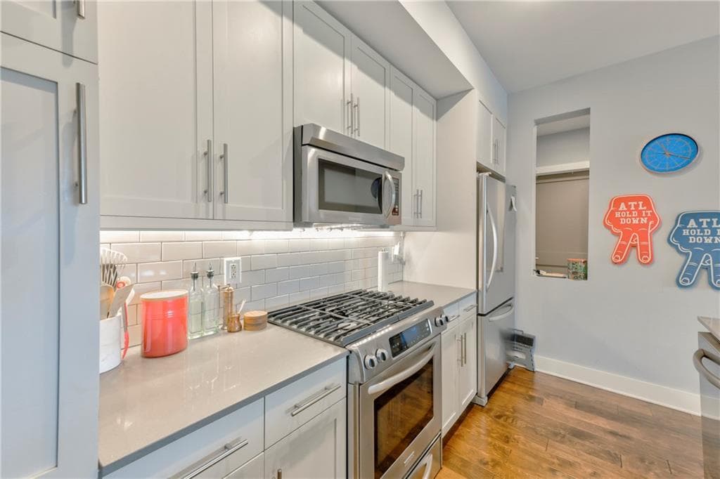 2 bedroom, 2 bathroom, 1,256 sq ft condominium under contract at 1100 Howell Mill Road 312, Atlanta, GA 30318 — photo 4