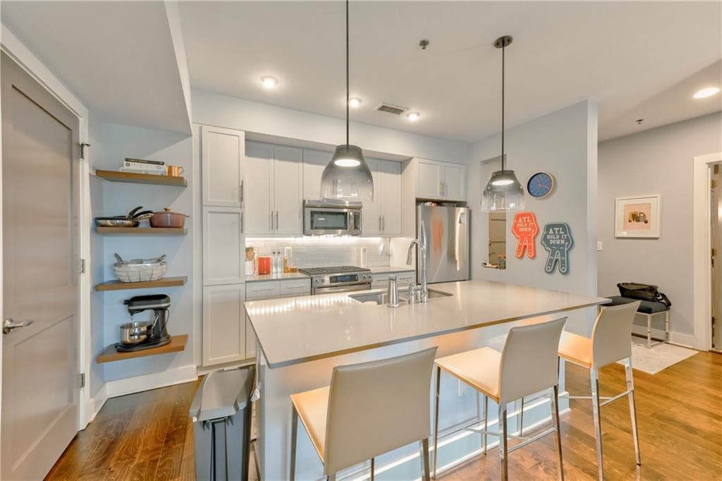 2 bedroom, 2 bathroom, 1,256 sq ft condominium under contract at 1100 Howell Mill Road 312, Atlanta, GA 30318 — photo 5