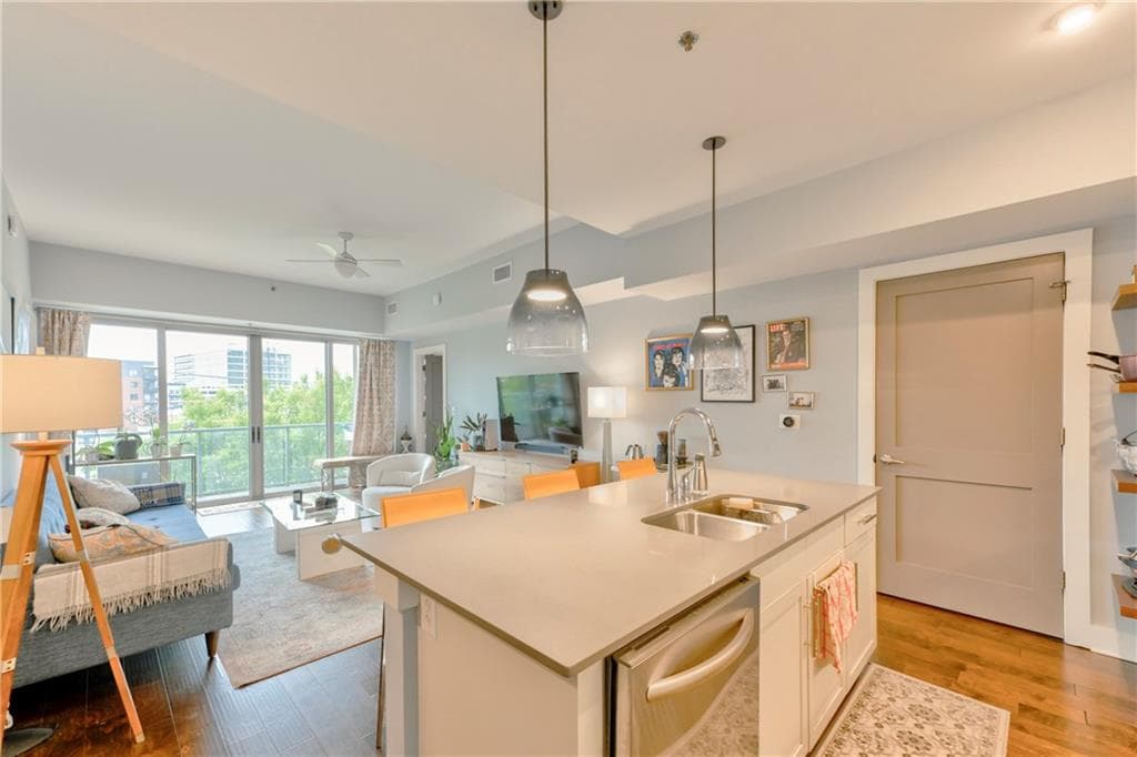 2 bedroom, 2 bathroom, 1,256 sq ft condominium under contract at 1100 Howell Mill Road 312, Atlanta, GA 30318 — photo 7