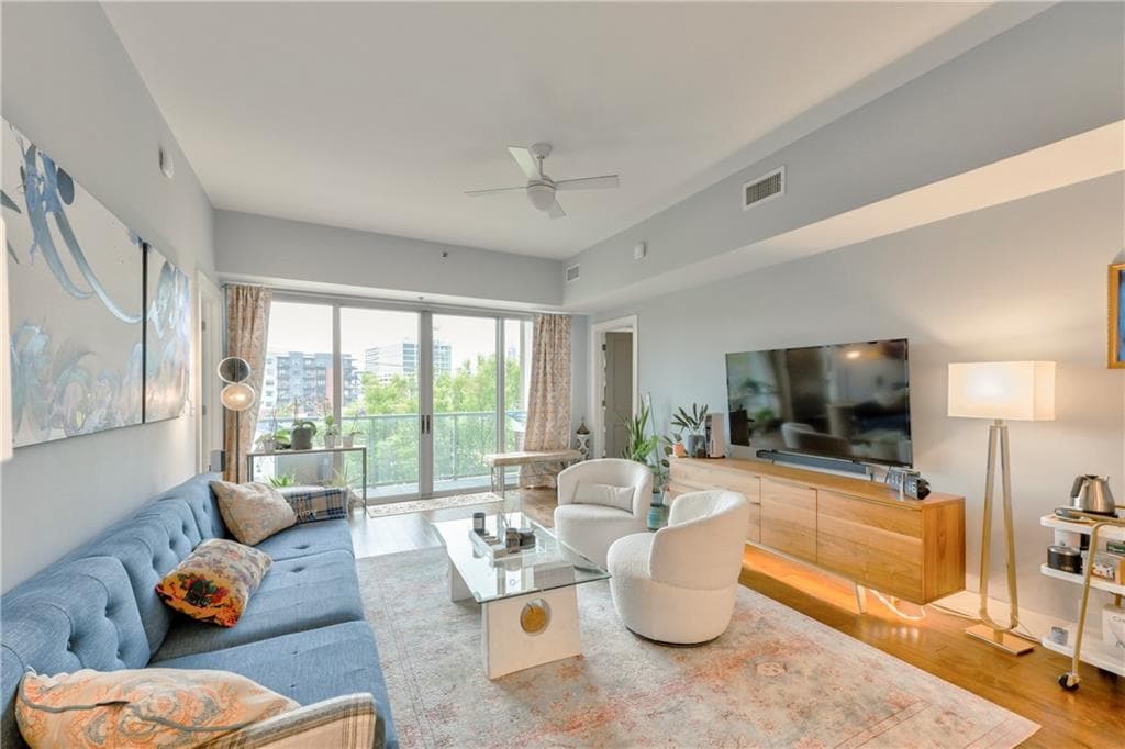 2 bedroom, 2 bathroom, 1,256 sq ft condominium under contract at 1100 Howell Mill Road 312, Atlanta, GA 30318 — photo 9