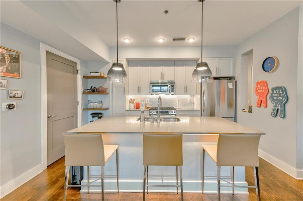 2 bedroom, 2 bathroom, 1,256 sq ft condominium under contract at 1100 Howell Mill Road 312, Atlanta, GA 30318 — photo 6