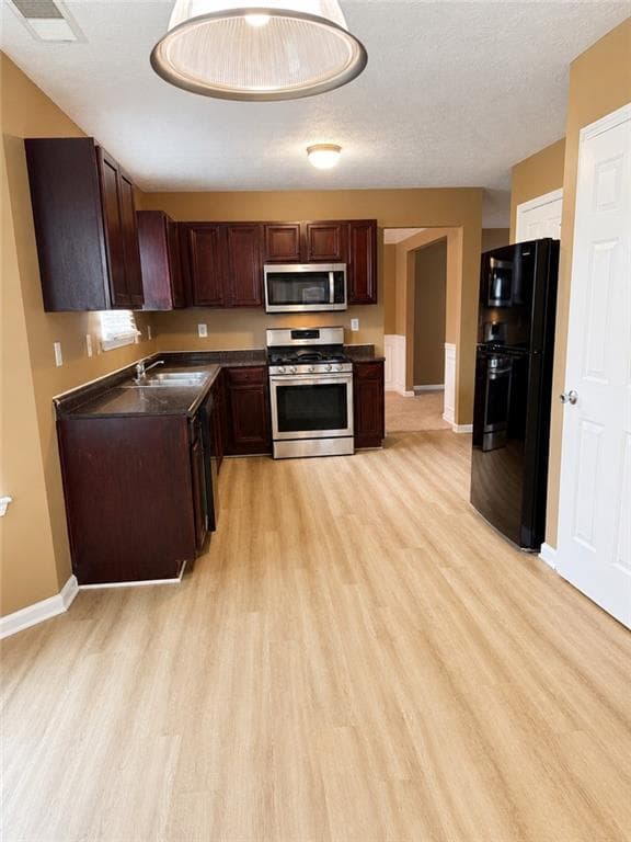 4 bedroom, 3 bathroom, 1,868 sq ft single family residence for sale at 2628 Patriots Road, Riverdale, GA 30296 — photo 5