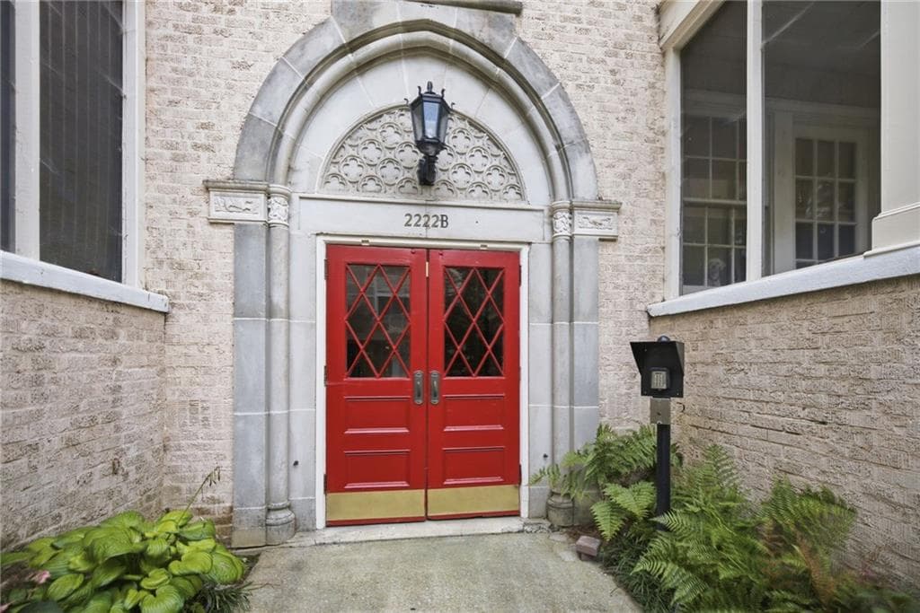 1 bedroom, 1 bathroom, 878 sq ft condominium for sale at 2222 Peachtree Road B5, Atlanta, GA 30309 — photo 2
