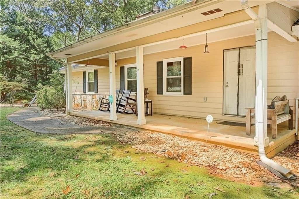 3 bedroom, 2 bathroom, 1,716 sq ft single family residence for sale at 112 Bridget Drive, Hampton, GA 30228 — photo 2