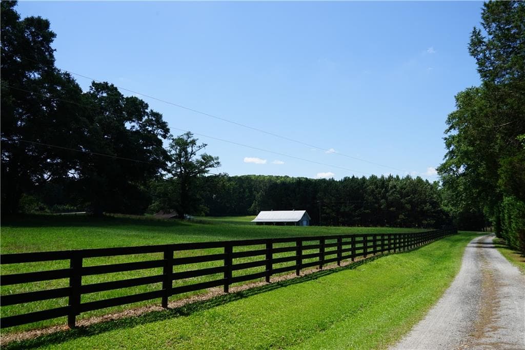 3 bedroom, 2 bathroom, 2,608 sq ft single family residence for sale at 744 Welcome to Sargent Road, Newnan, GA 30263 — photo 2