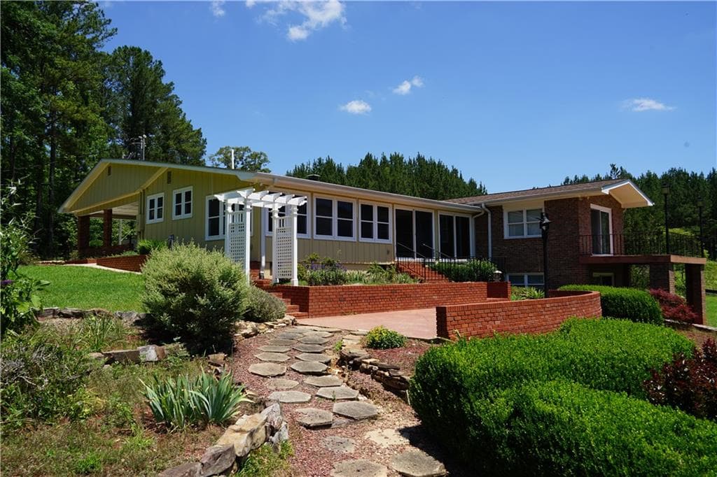 3 bedroom, 2 bathroom, 2,608 sq ft single family residence for sale at 744 Welcome to Sargent Road, Newnan, GA 30263 — photo 4