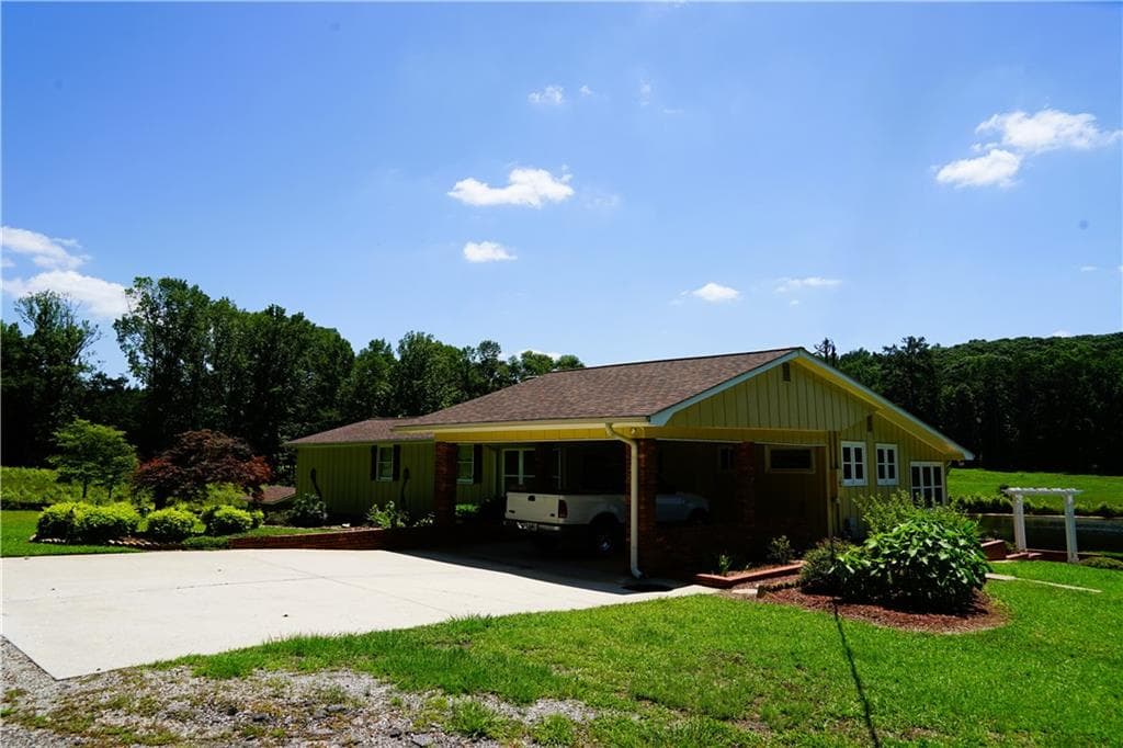 3 bedroom, 2 bathroom, 2,608 sq ft single family residence for sale at 744 Welcome to Sargent Road, Newnan, GA 30263 — photo 5
