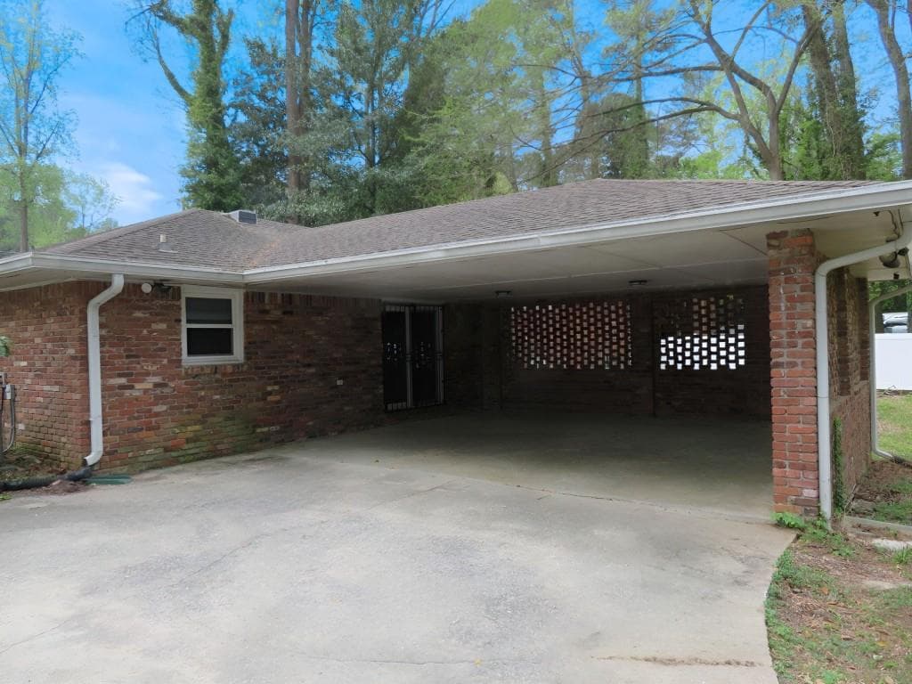 3 bedroom, 3 bathroom, 1,713 sq ft single family residence under contract at 2705 Hayden Drive, East Point, GA 30344 — photo 2