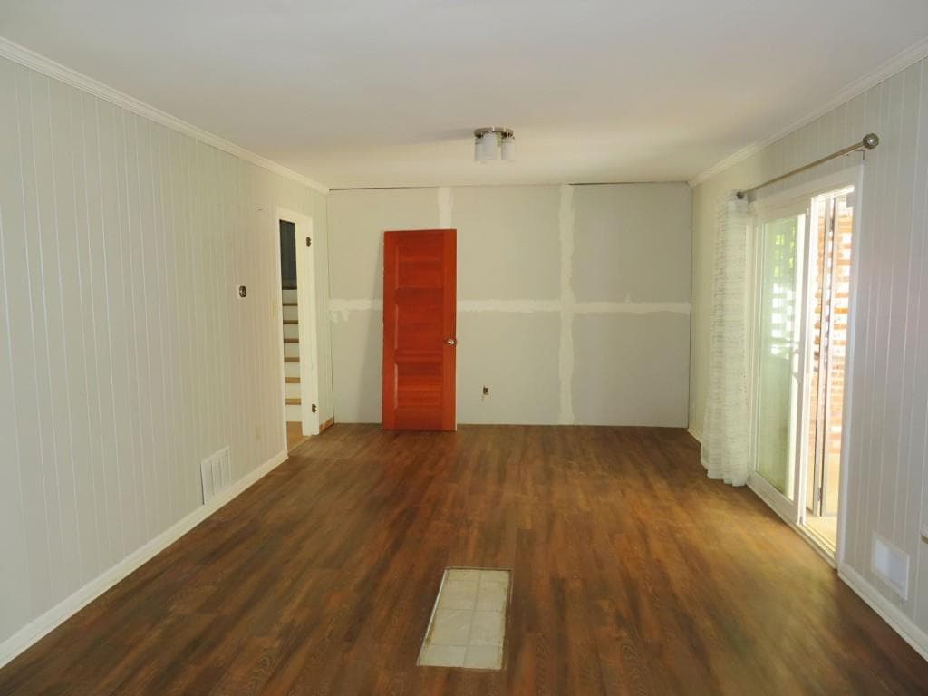 3 bedroom, 3 bathroom, 1,713 sq ft single family residence under contract at 2705 Hayden Drive, East Point, GA 30344 — photo 8