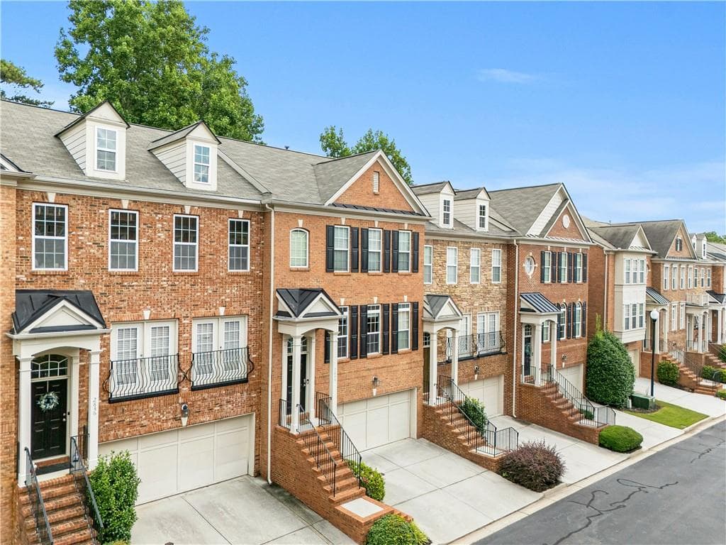3 bedroom, 4 bathroom, 2,328 sq ft townhouse for rent at 2844 Loftview Square, Atlanta, GA 30339 for $3,200 a month — photo 2