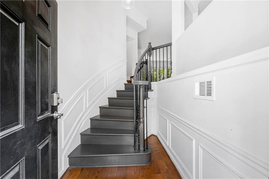 3 bedroom, 4 bathroom, 2,328 sq ft townhouse for rent at 2844 Loftview Square, Atlanta, GA 30339 for $3,200 a month — photo 4