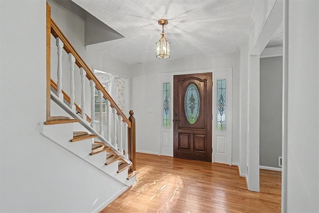 5 bedroom, 4 bathroom, 3,307 sq ft single family residence for sale at 1663 Huntingford Drive, Marietta, GA 30068 — photo 4