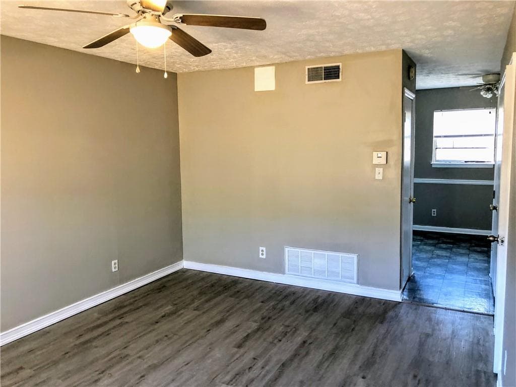 2 bedroom, 1 bathroom, 928 sq ft condominium for rent at 1235 Riverside Drive F-5, Gainesville, GA 30501 for $1,450 a month