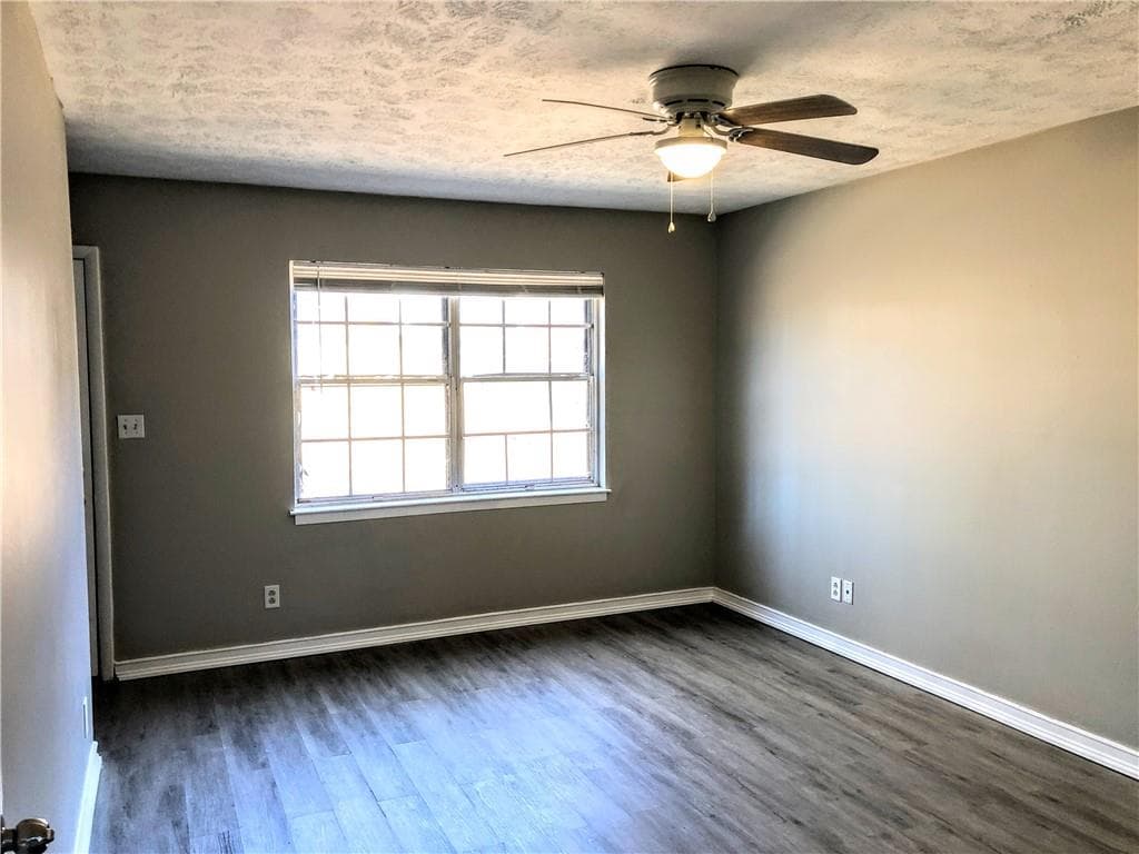 2 bedroom, 1 bathroom, 928 sq ft condominium for rent at 1235 Riverside Drive F-5, Gainesville, GA 30501 for $1,450 a month — photo 2