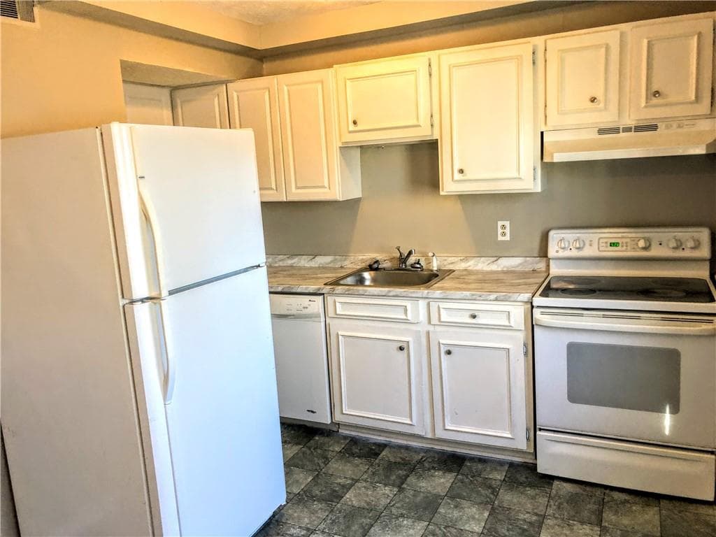 2 bedroom, 1 bathroom, 928 sq ft condominium for rent at 1235 Riverside Drive F-5, Gainesville, GA 30501 for $1,450 a month — photo 3