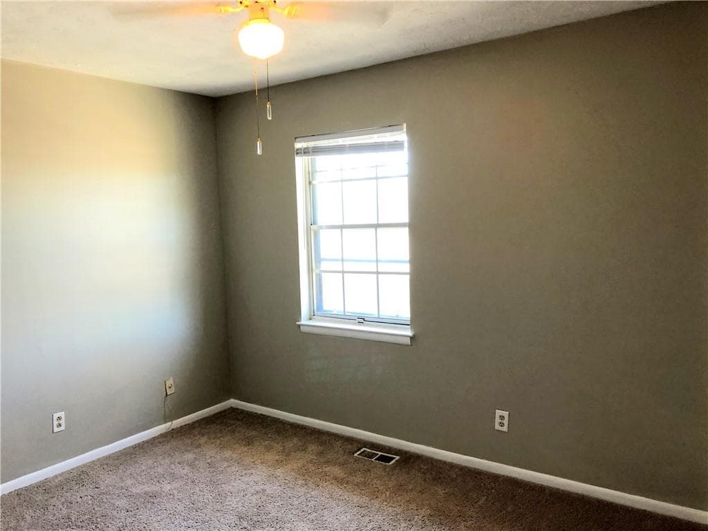 2 bedroom, 1 bathroom, 928 sq ft condominium for rent at 1235 Riverside Drive F-5, Gainesville, GA 30501 for $1,450 a month — photo 6
