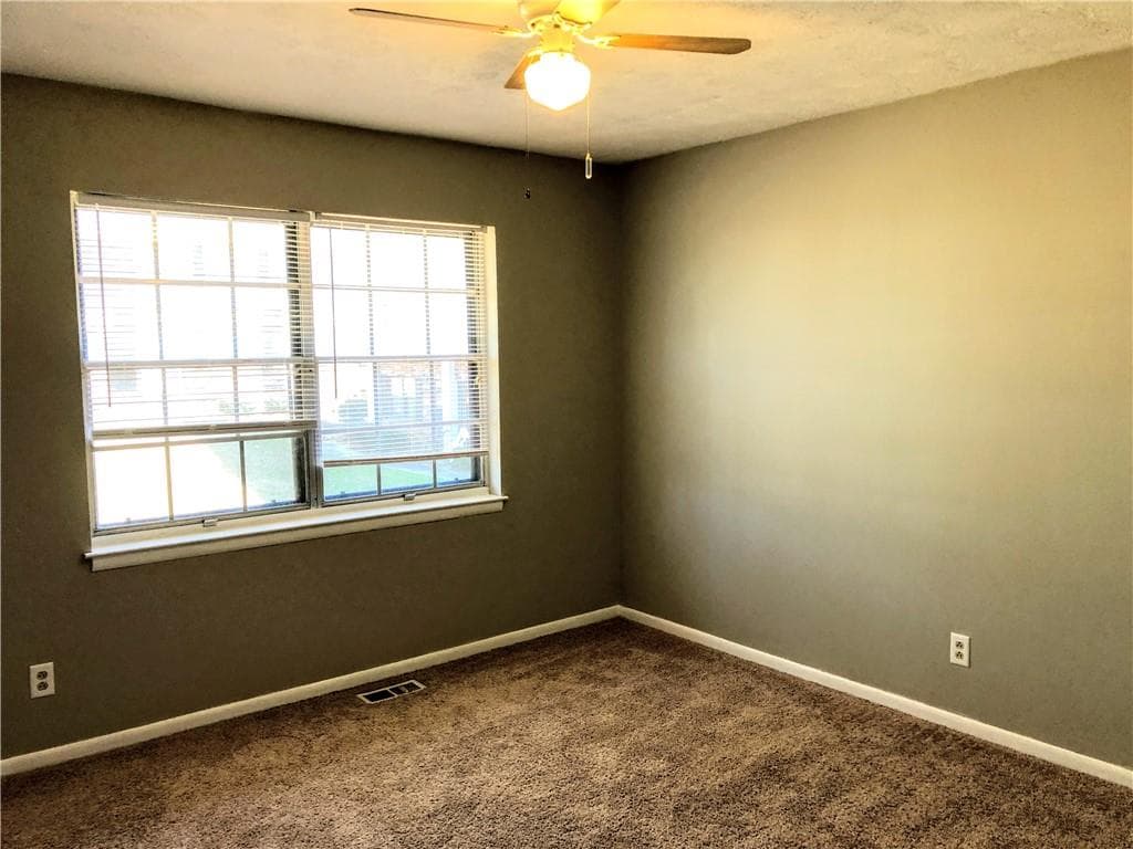 2 bedroom, 1 bathroom, 928 sq ft condominium for rent at 1235 Riverside Drive F-5, Gainesville, GA 30501 for $1,450 a month — photo 9