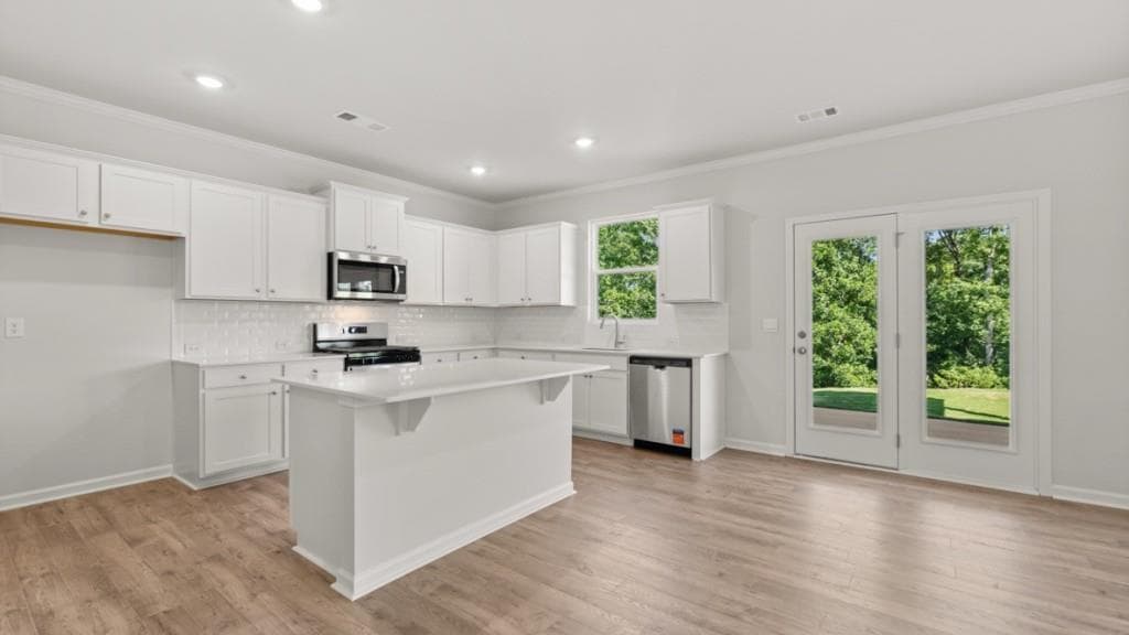 4 bedroom, 3 bathroom, 2,804 sq ft single family residence for sale at 4100 Peregrine Way, Gainesville, GA 30506 — photo 6