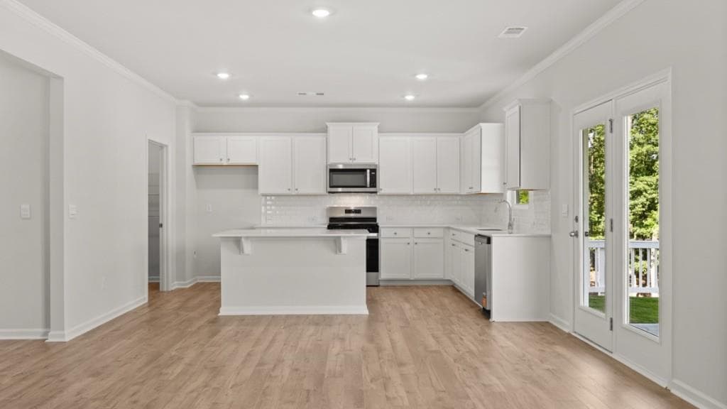4 bedroom, 3 bathroom, 2,804 sq ft single family residence for sale at 4100 Peregrine Way, Gainesville, GA 30506 — photo 7